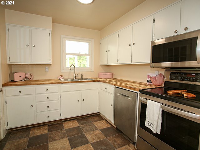 3298 Pheasant Boulevard Springfield, OR 97477 - Photo 7 of 20 Gallery Image 7