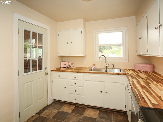 3298 Pheasant Boulevard Springfield, OR 97477 - Photo 9 of 20 Gallery Image 9