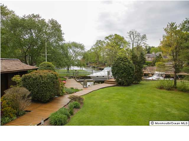 11 Pirates Cove Road Little Silver, NJ 07739 - Photo 11 of 14 a backyard of a house with lots of green space
