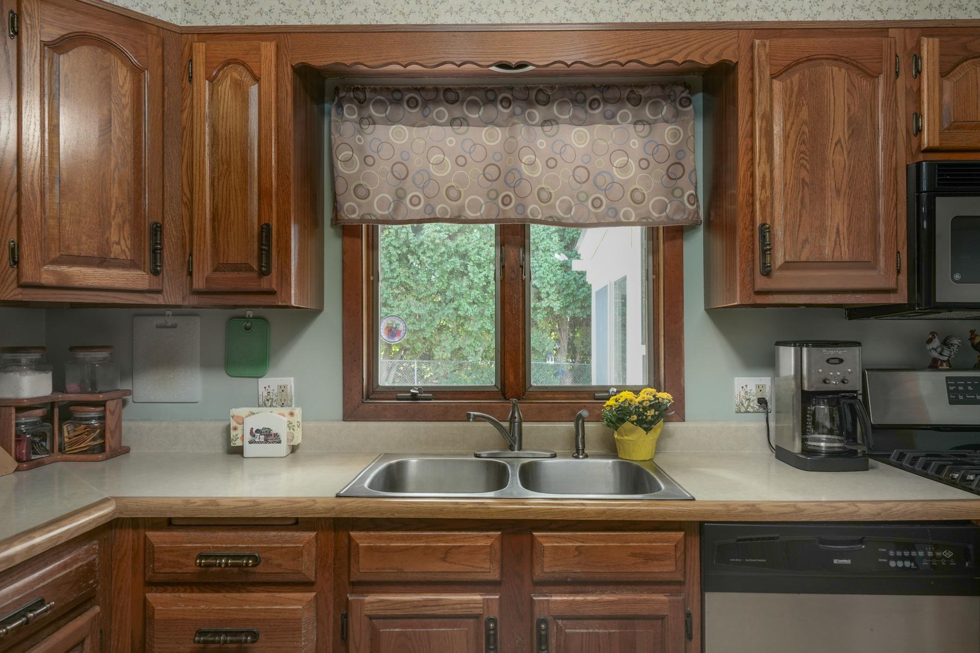 11 Killarney Drive Burlington, VT 05408 - Photo 6 of 37