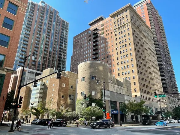 $2,250 | 40 East 9th Street, Unit 1604, Chicago, IL 60605