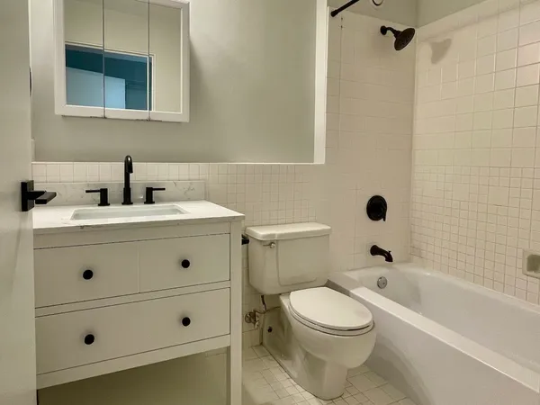 $2,250 | 40 East 9th Street, Unit 1604, Chicago, IL 60605