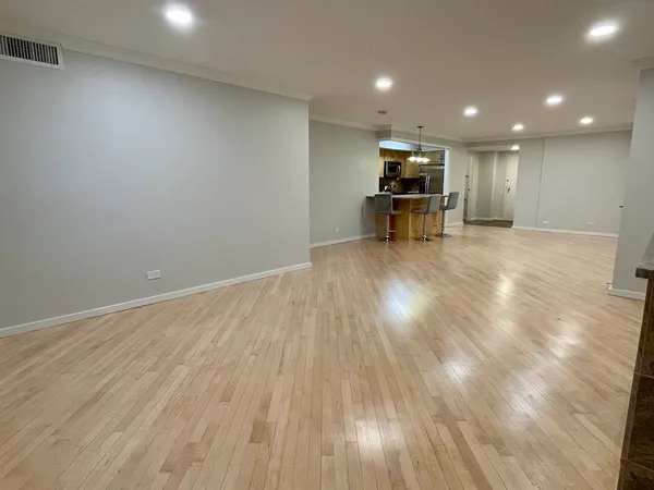 $2,250 | 40 East 9th Street, Unit 1604, Chicago, IL 60605