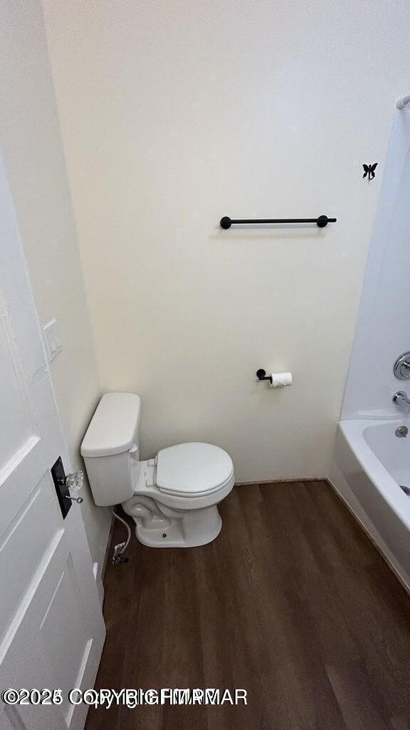 424 Main Street, Unit 7 Stroudsburg, PA 18360 - Photo 15 of 15 a bathroom with a toilet a sink and bathtub