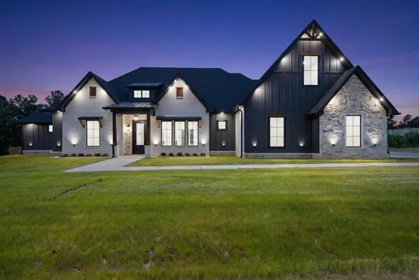 $615,000 | 17402 Woodcrest Circle, Lindale, TX 75771