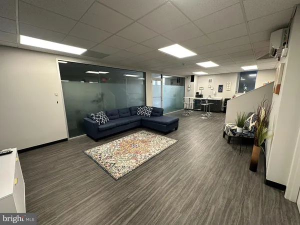 $1,075 | 437 West School House Lane, Unit G01, Philadelphia, PA 19144