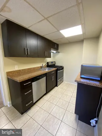 $1,075 | 437 West School House Lane, Unit G01, Philadelphia, PA 19144