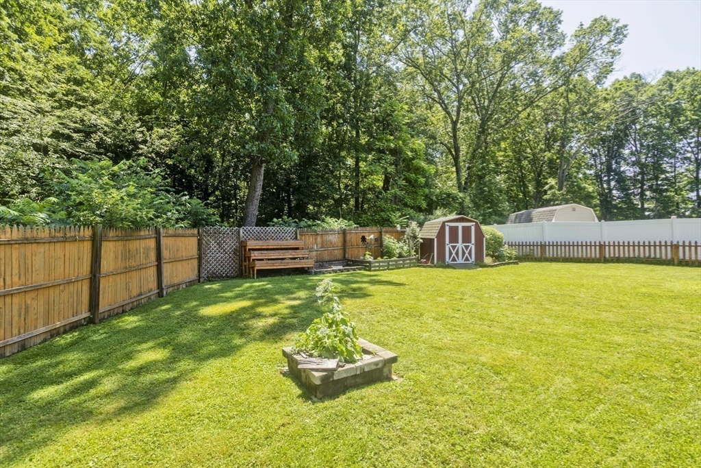 101 Old Farm Road Springfield, MA 01119 - Photo 30 of 33