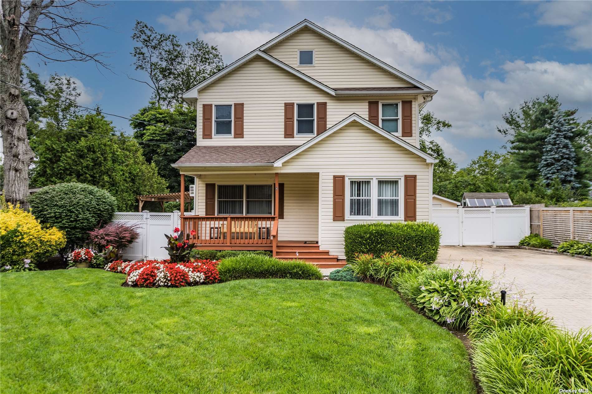 75 Rutgers Lane Huntington, NY 11743 - Photo 1 of 1 Gallery Image 1