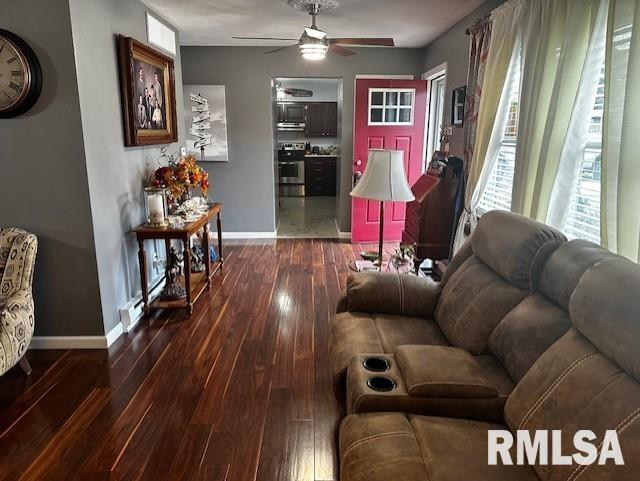 610 Sandusky Street Jacksonville, IL 62650 - Photo 2 of 24