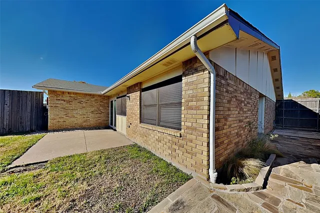 $2,400 | 2202 Proctor Drive, Carrollton, TX 75007