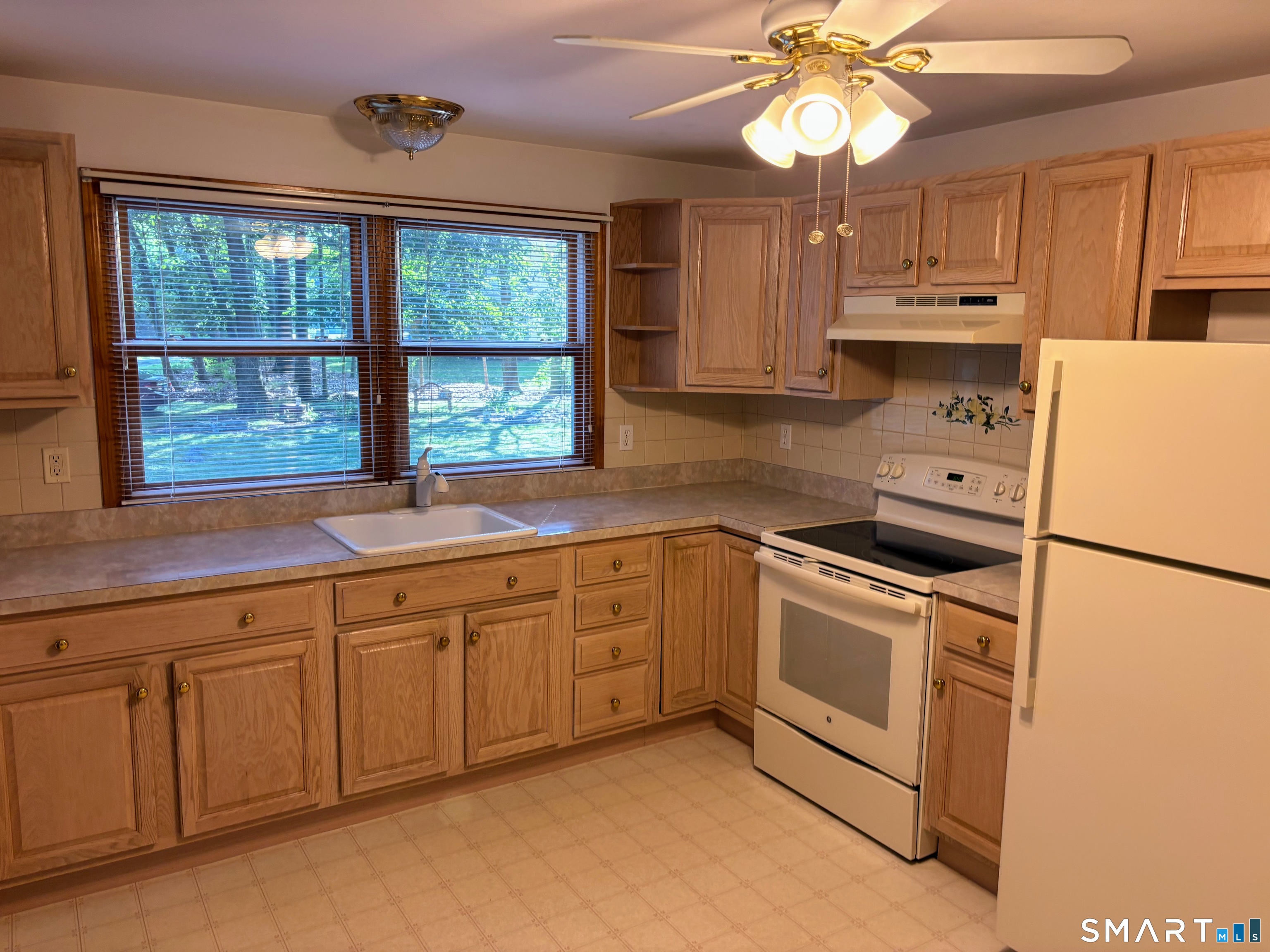 7 Stephens Court Clinton, CT 06413 - Photo 4 of 13