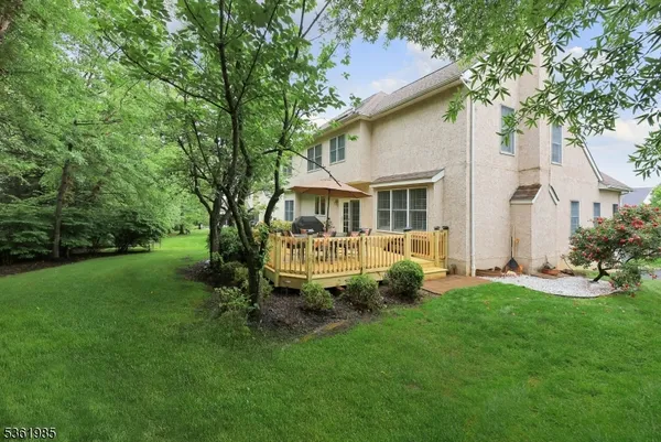 a view of house with a yard