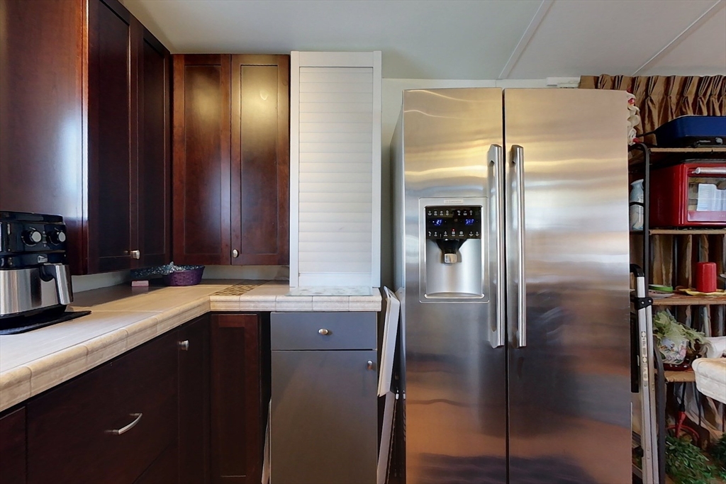239 Ayer Road, Unit 46 Littleton, MA 01460 - Photo 5 of 28 a kitchen with a refrigerator and a sink