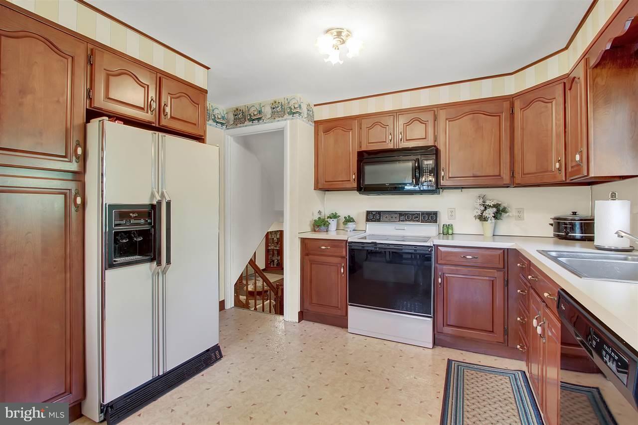 2429 Princeton Road York, PA 17402 - Photo 10 of 25 Gallery Image 10