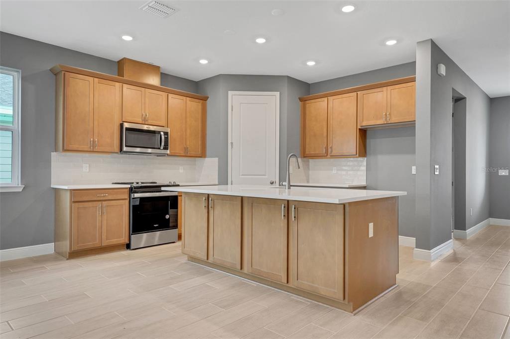 985 Fiesta Key Circle Lady Lake, FL 32159 - Photo 11 of 56