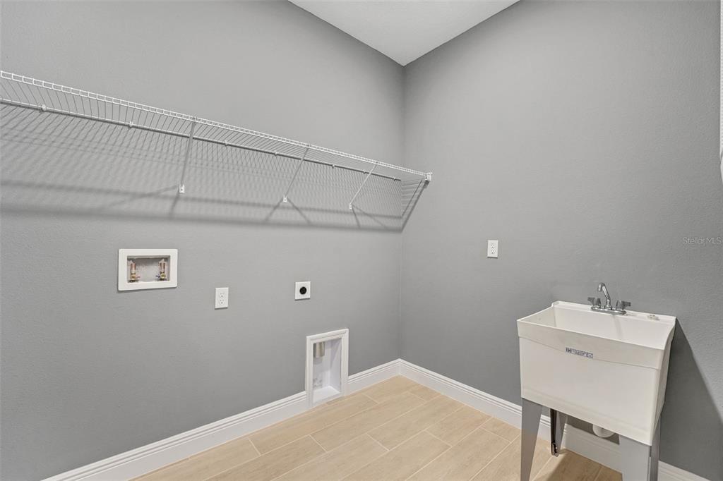 985 Fiesta Key Circle Lady Lake, FL 32159 - Photo 35 of 56