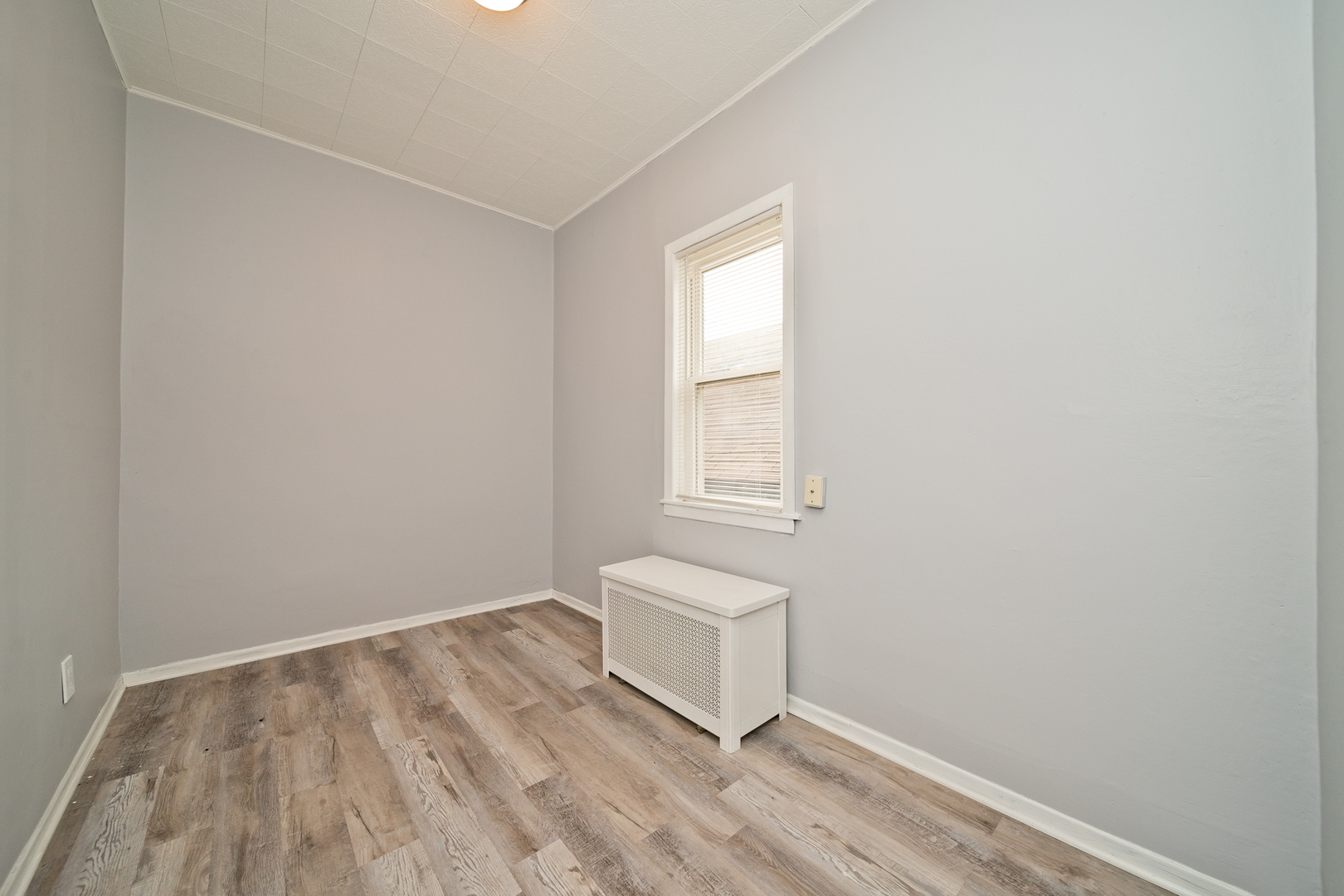 3641 South Union Avenue, Unit 2 Chicago, IL 60609 - Photo 7 of 13 an empty room with a window