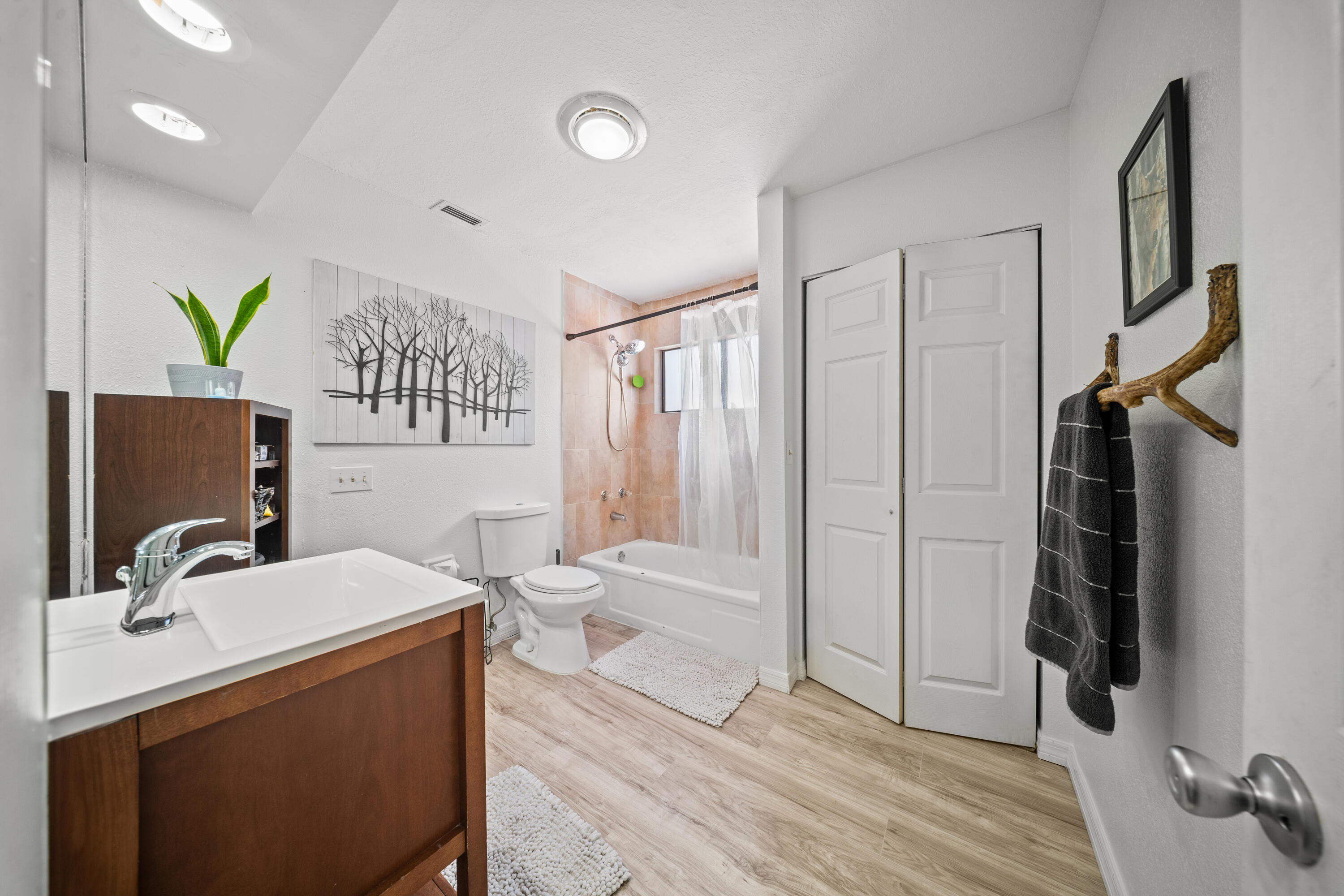 5900 Raintree Trail Fort Pierce, FL 34982 - Photo 25 of 34 Guest Bathroom