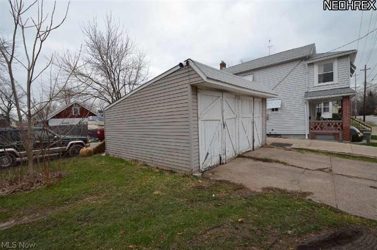 4043 Valley Road Cleveland, OH 44109 - Photo 3 of 18