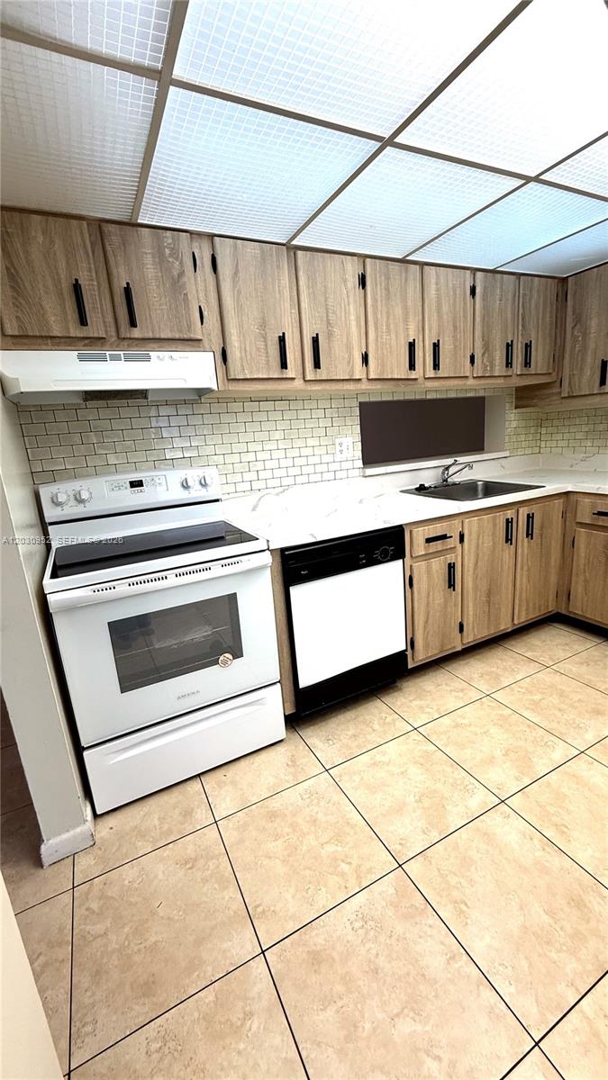 8540 Southwest 133rd Avenue Road, Unit 422 Miami, FL 33183 - Photo 2 of 11