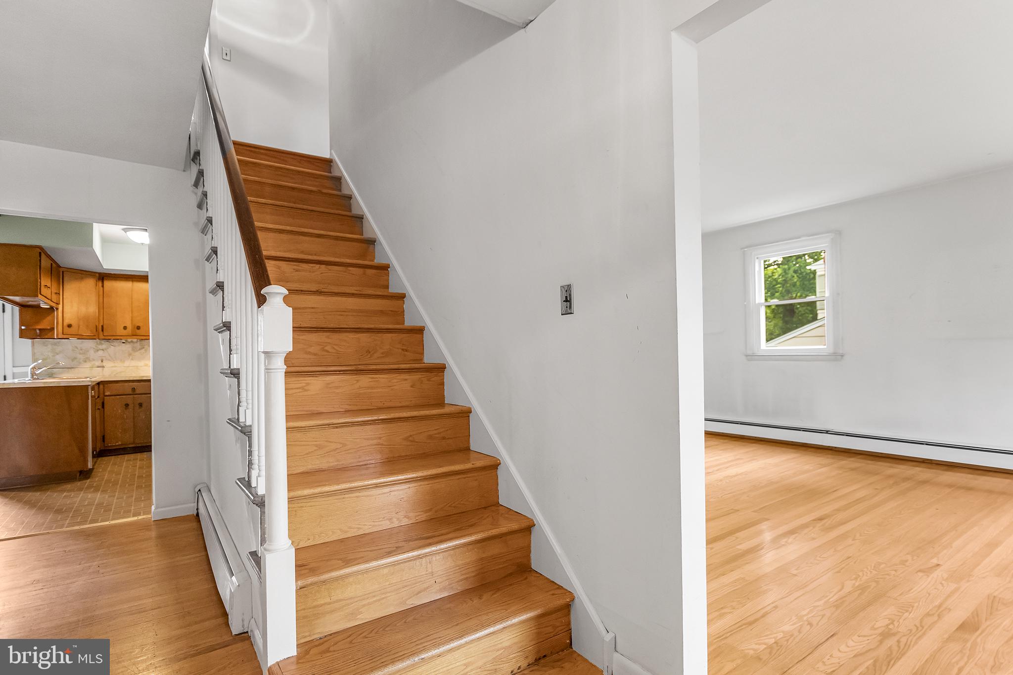 1033 Crozer Lane Springfield, PA 19064 - Photo 3 of 26