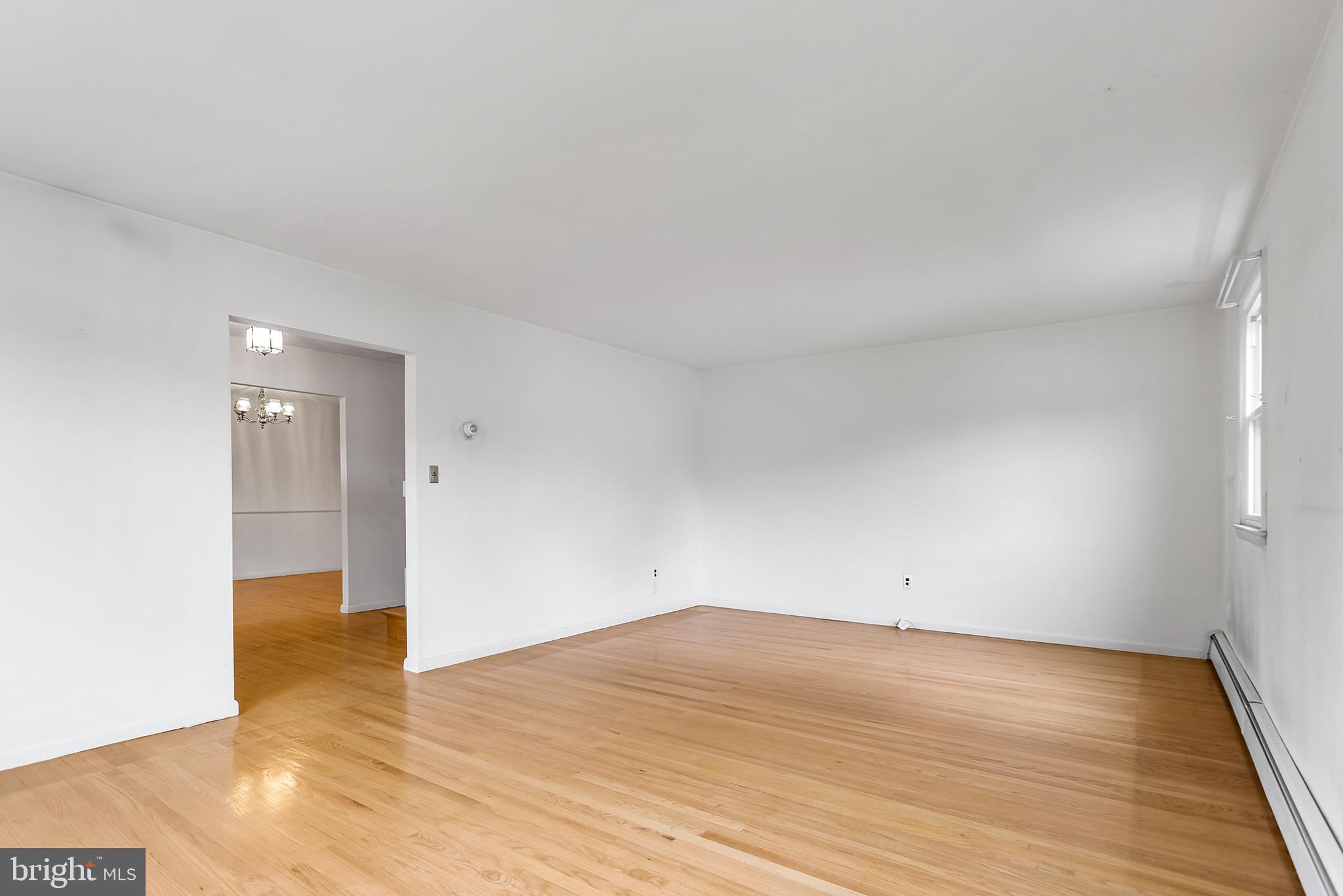 1033 Crozer Lane Springfield, PA 19064 - Photo 4 of 26 Living Room