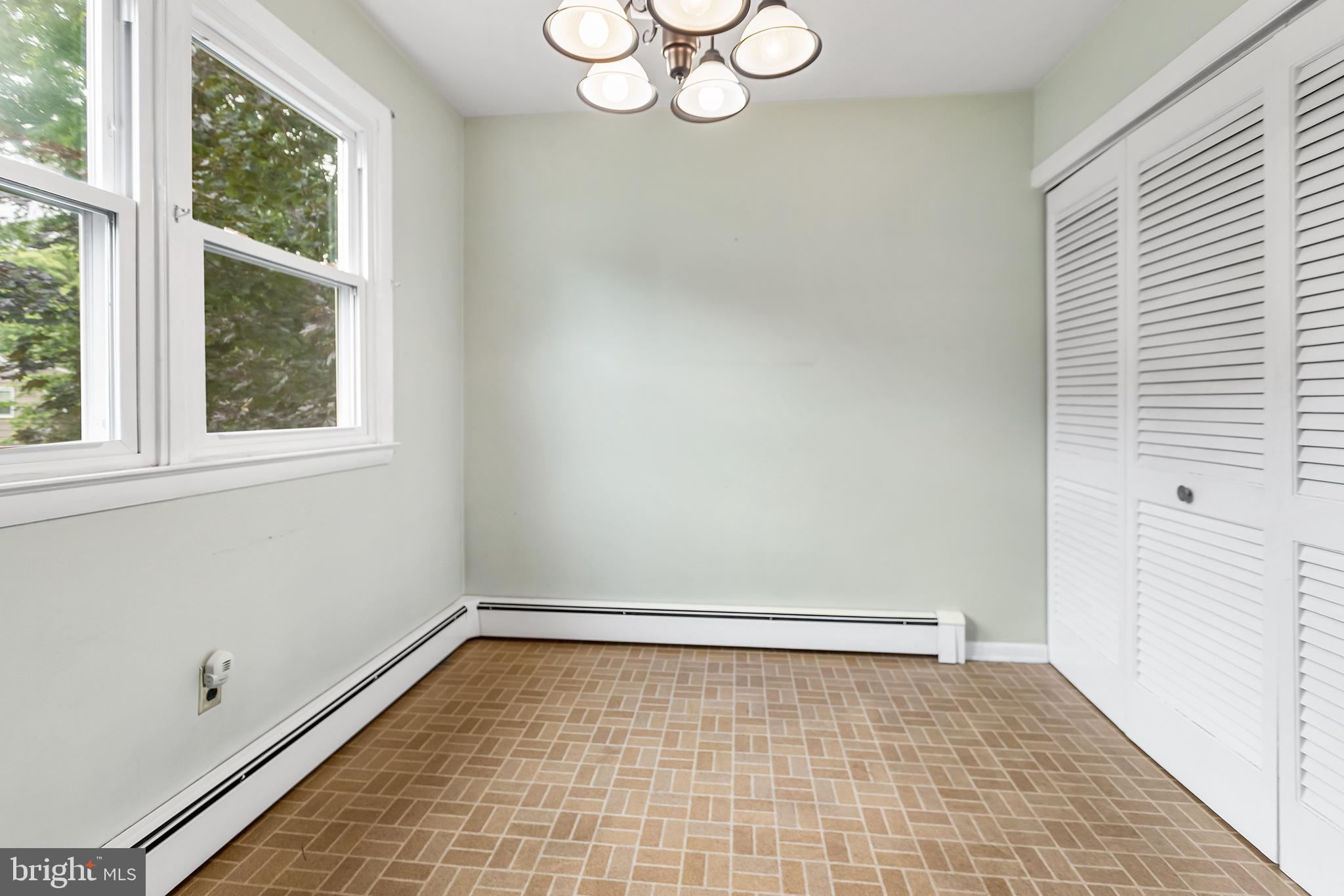1033 Crozer Lane Springfield, PA 19064 - Photo 9 of 26 Eat in Kitchen