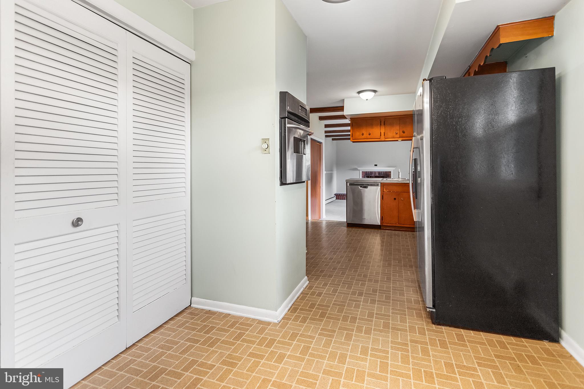 1033 Crozer Lane Springfield, PA 19064 - Photo 10 of 26 Kitchen Dining area with convenient laundry hookup