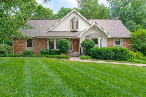 $415,000 | 1144 Camelot Drive, Liberty, MO 64068