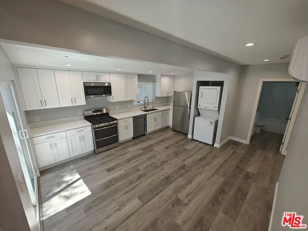 $3,500 | 8617 Hatillo Avenue, Winnetka, CA 91306