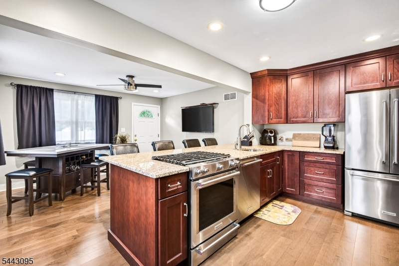 448 Warfield Road North Plainfield, NJ 07060 - Photo 10 of 26