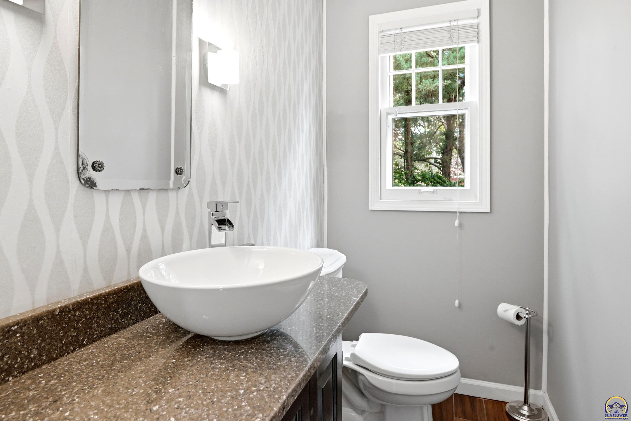 3154 Southwest 15th Street Topeka, KS 66604 - Photo 18 of 68