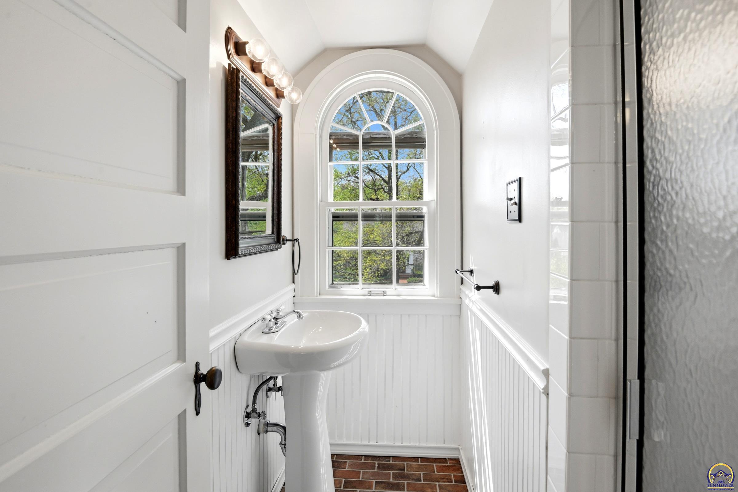 3154 Southwest 15th Street Topeka, KS 66604 - Photo 38 of 68