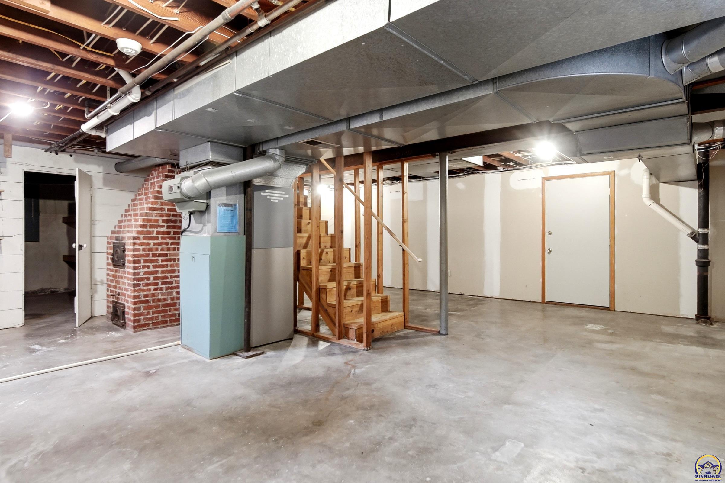 3154 Southwest 15th Street Topeka, KS 66604 - Photo 41 of 68