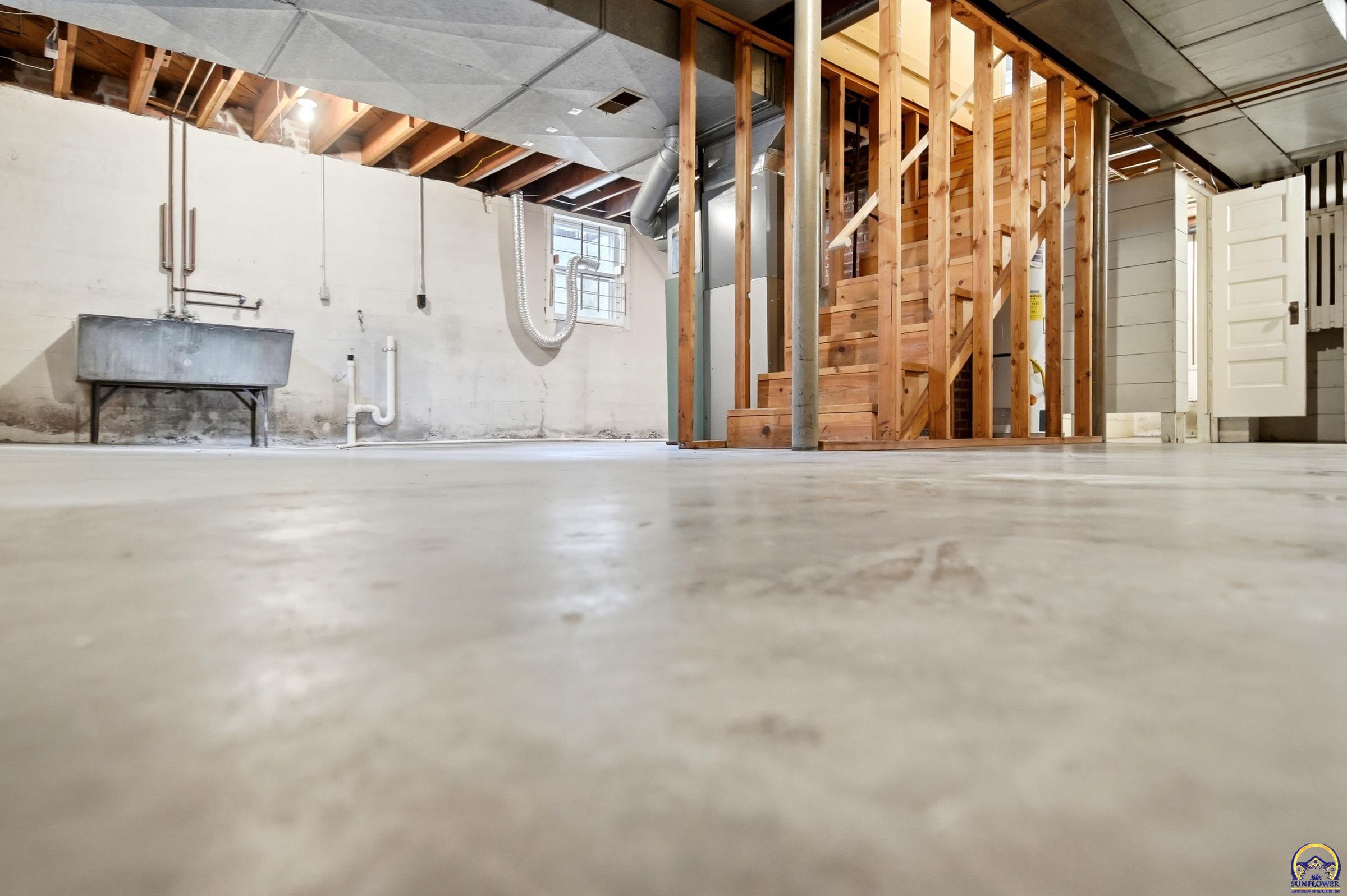 3154 Southwest 15th Street Topeka, KS 66604 - Photo 43 of 68