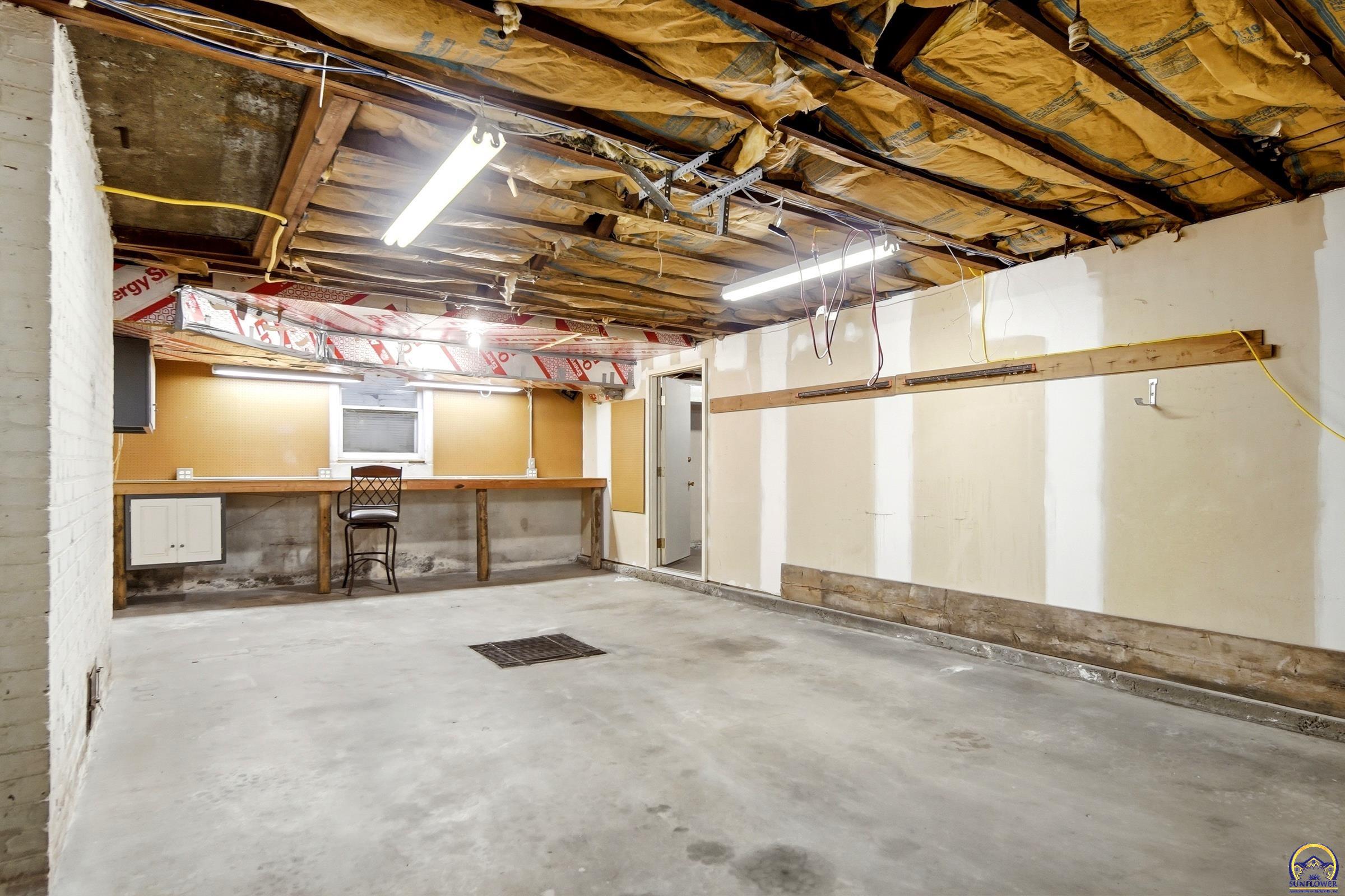 3154 Southwest 15th Street Topeka, KS 66604 - Photo 49 of 68