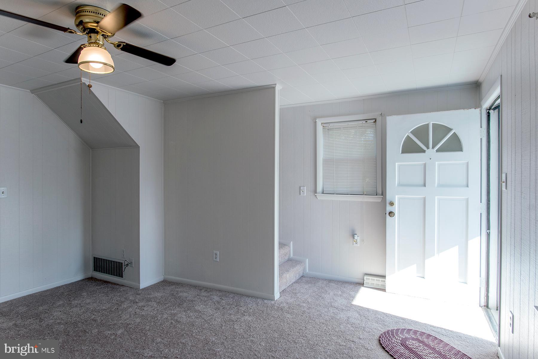 320 Valley Road Hagerstown, MD 21740 - Photo 3 of 17 Family room