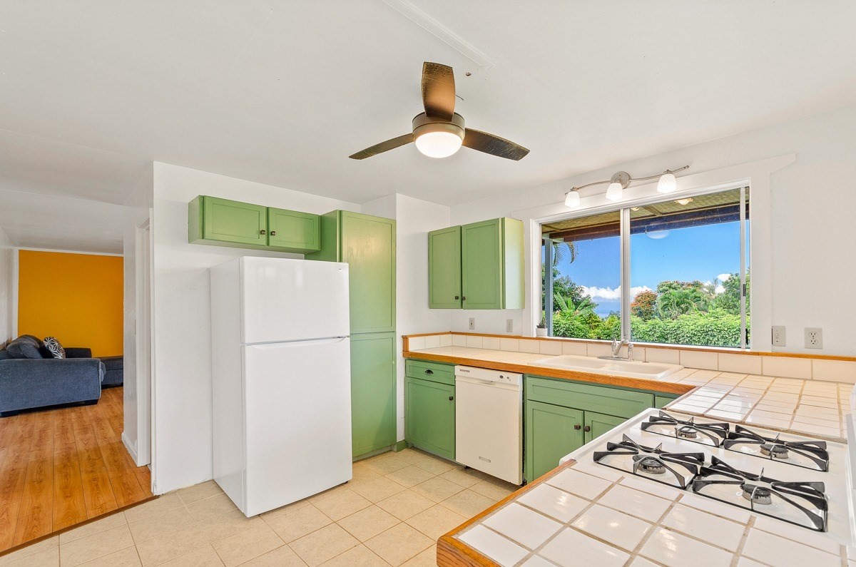 83-5434-C Middle Keei Road Captain Cook, HI 96704 - Photo 20 of 30 a kitchen with a refrigerator and a stove top oven