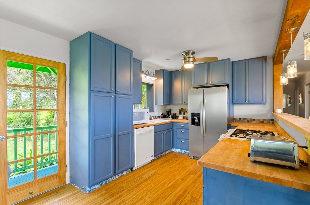 83-5434-C Middle Keei Road Captain Cook, HI 96704 - Photo 8 of 30 a kitchen with stainless steel appliances granite countertop a refrigerator and a stove