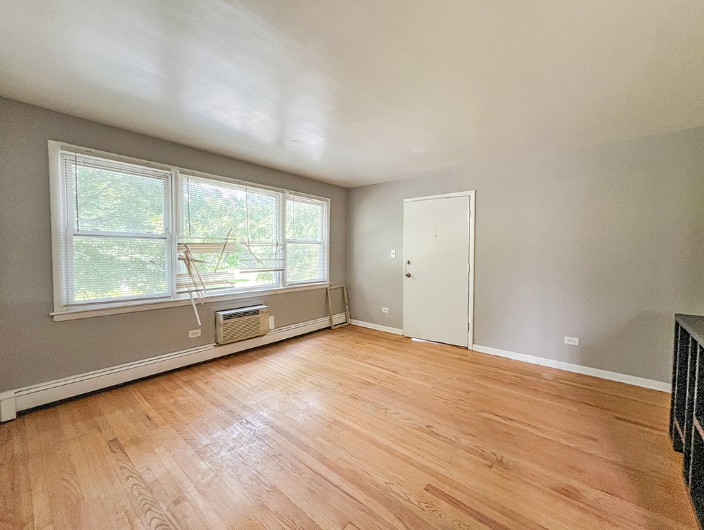 8743 South Beverly Boulevard Chicago, IL 60620 - Photo 2 of 7