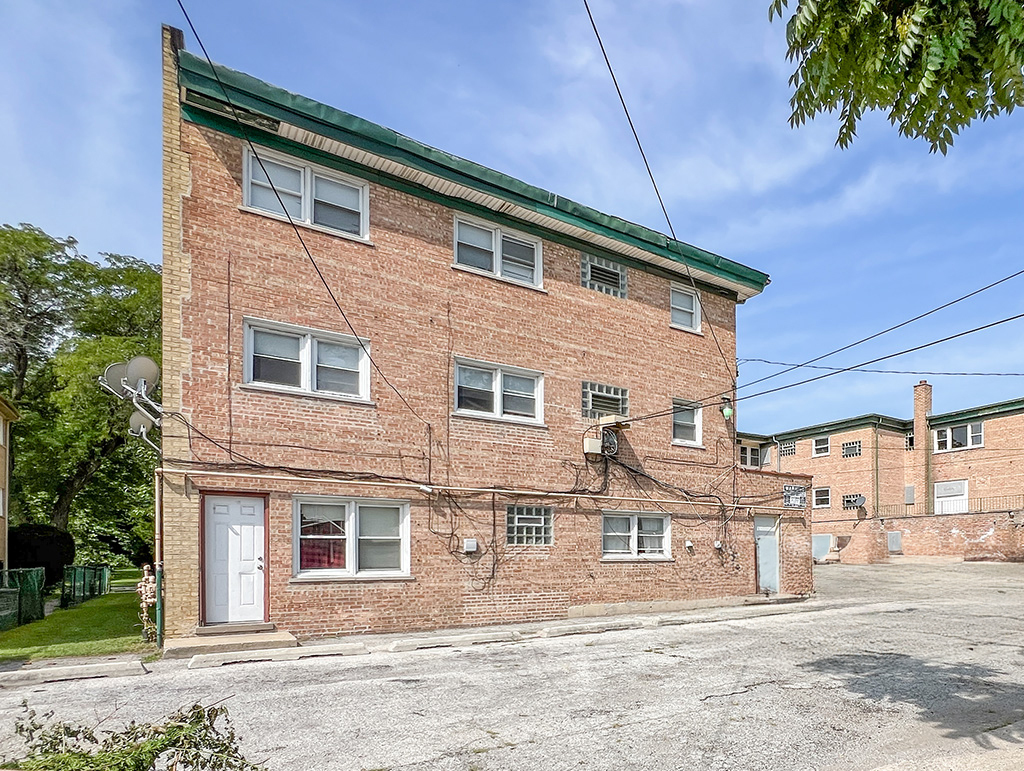 8743 South Beverly Boulevard Chicago, IL 60620 - Photo 4 of 7