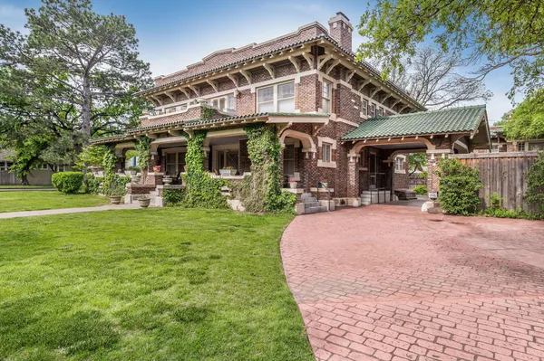 a view of a entryway door of a house