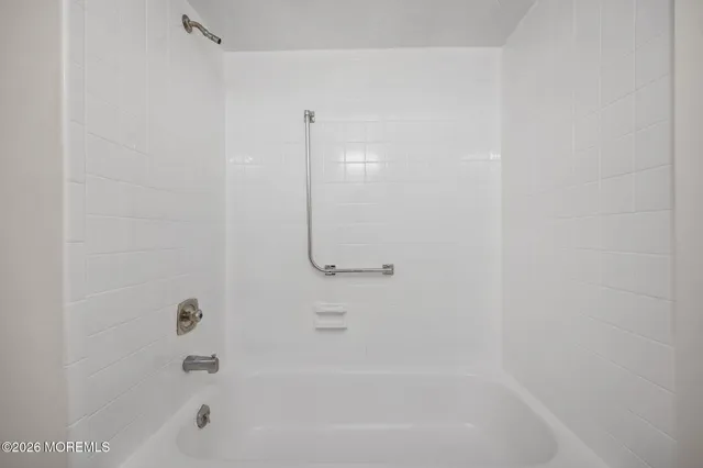 $349,995 | 143 Cross Slope Court, Unit B, Manalapan, NJ 07726