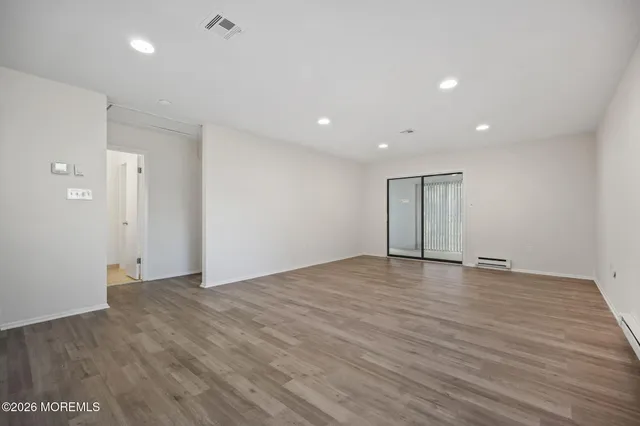 $349,995 | 143 Cross Slope Court, Unit B, Manalapan, NJ 07726