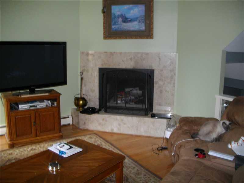 7 Main Street Steep Falls, ME 04085 - Photo 5 of 15 Den/Family/Great Room.