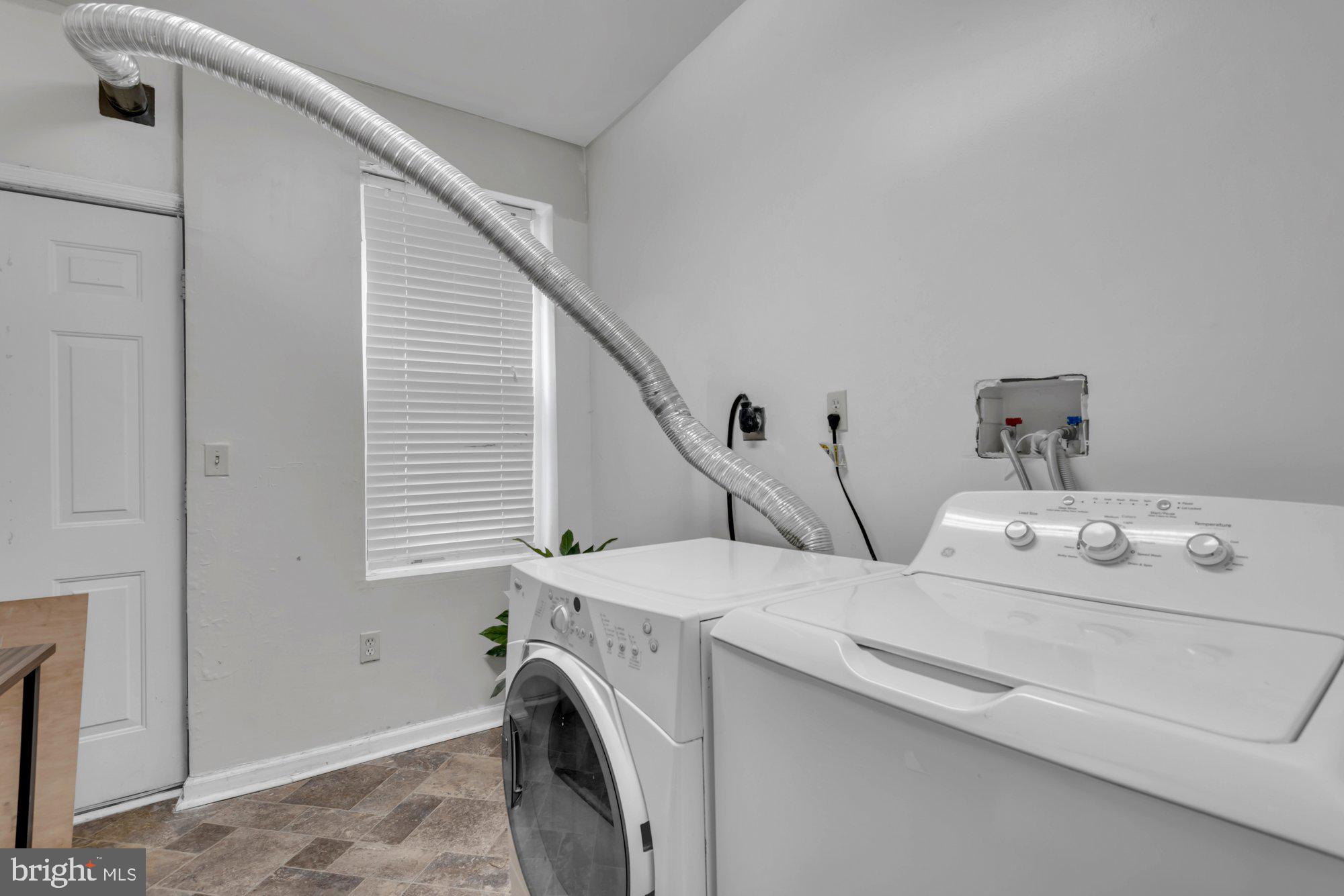 210 West Read Street Baltimore, MD 21201 - Photo 11 of 26 a utility room with dryer and washer