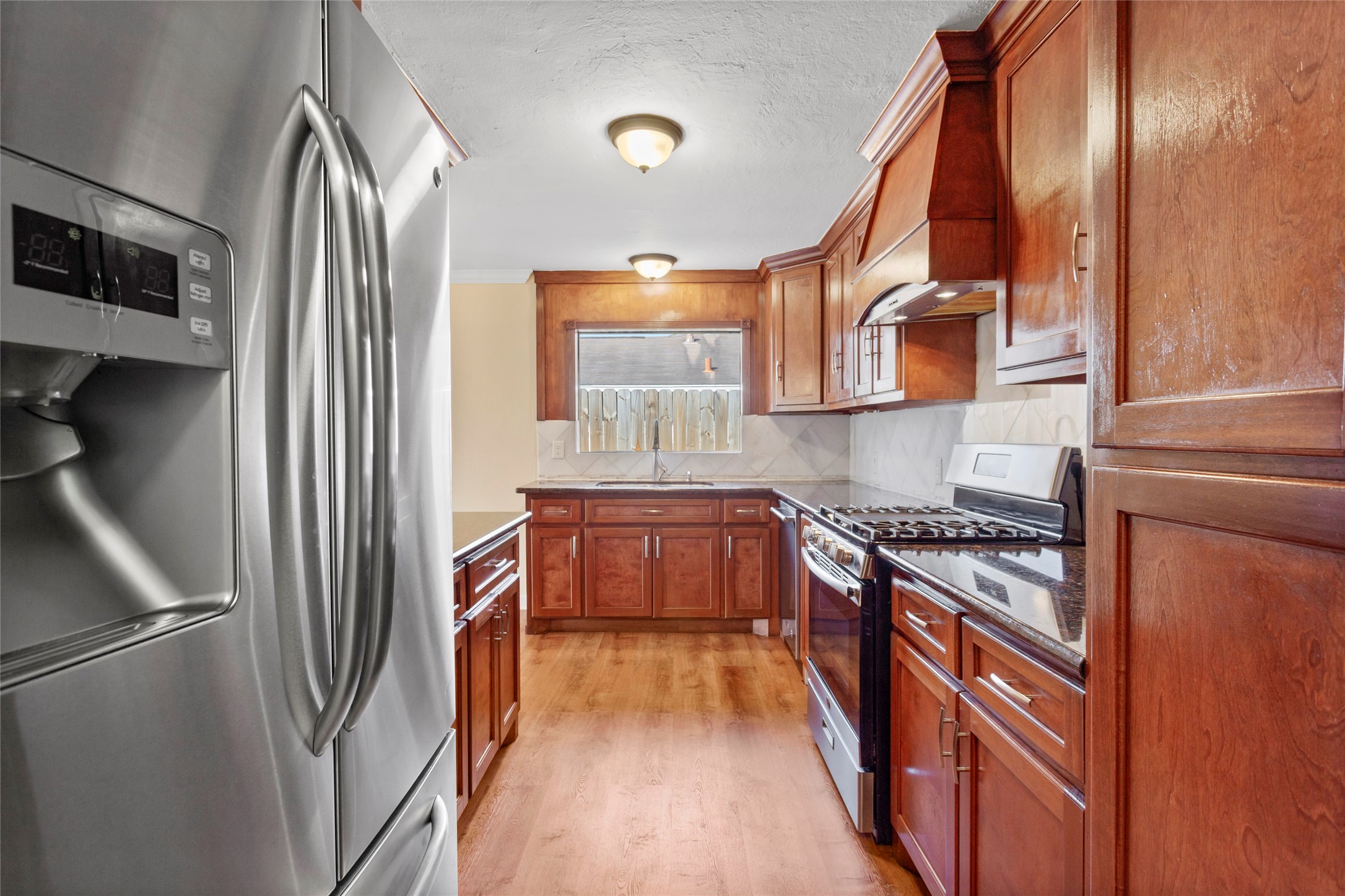 2108 Basket Street Pasadena, TX 77502 - Photo 8 of 25