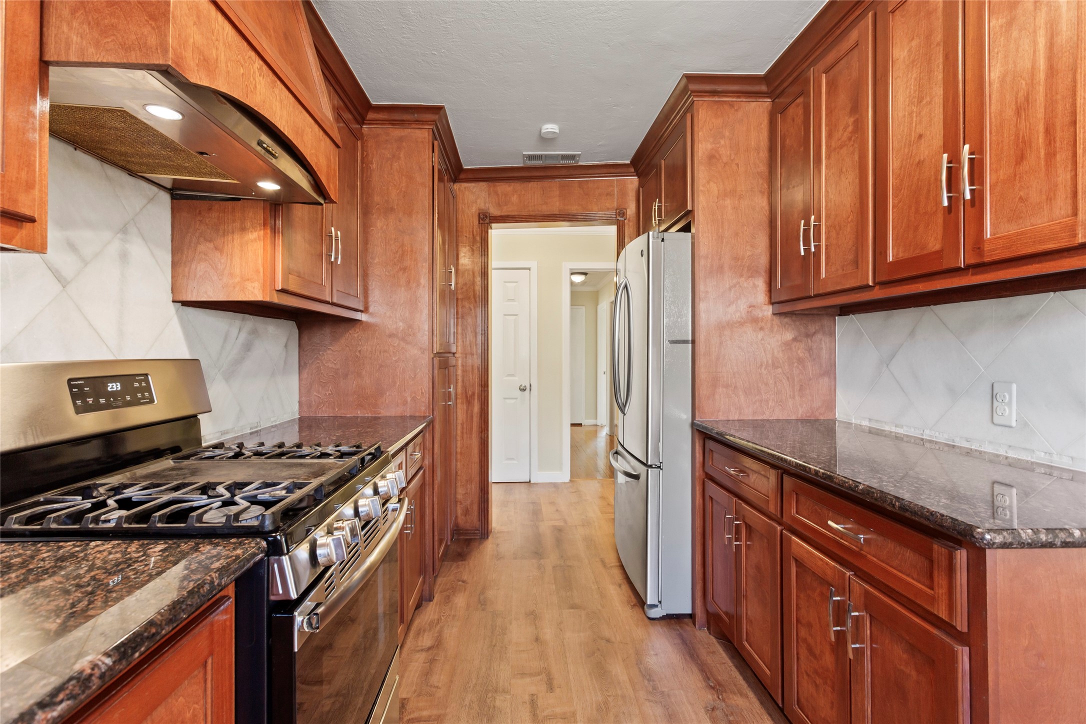 2108 Basket Street Pasadena, TX 77502 - Photo 9 of 25