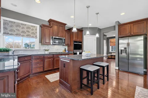 $1,050,000 | 15631 Avebury Manor Place, Leesburg, VA 20176